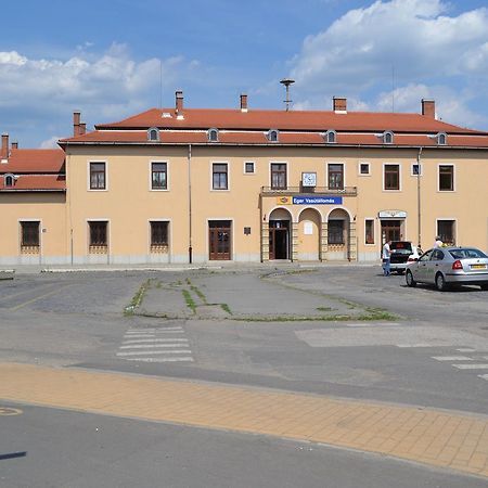 Lokomotiv Motel Eger Kültér fotó