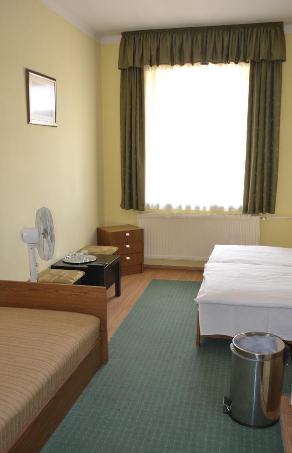 Lokomotiv Motel Eger Kültér fotó