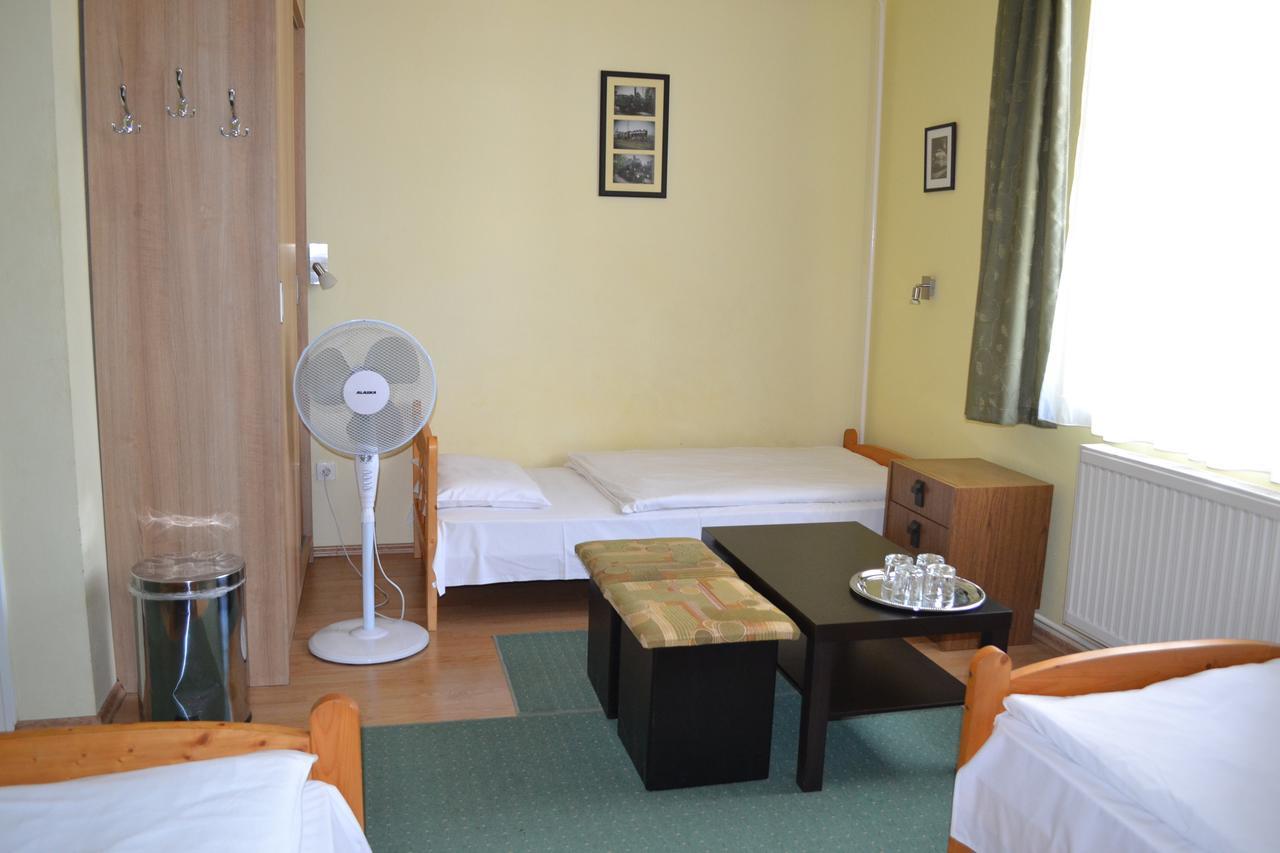 Lokomotiv Motel Eger Kültér fotó