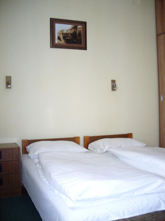 Lokomotiv Motel Eger Kültér fotó