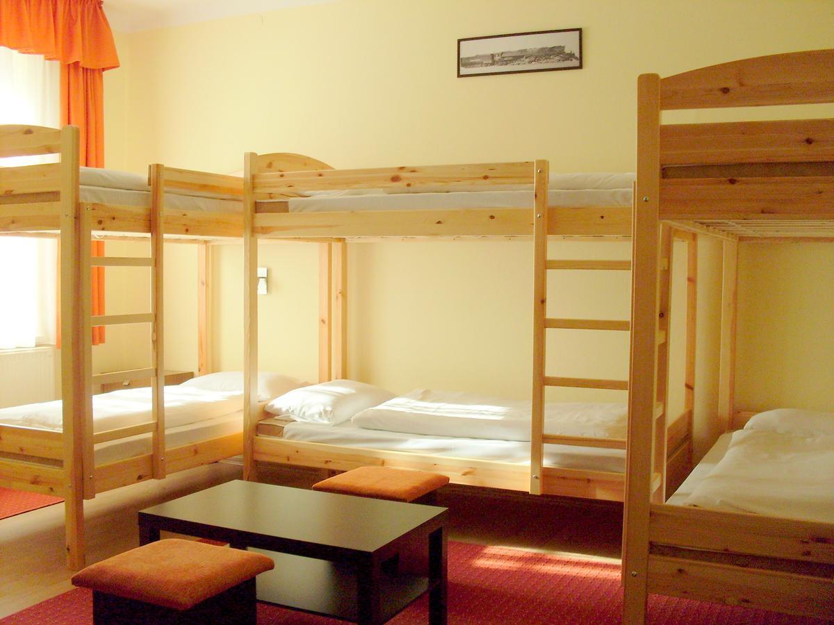 Lokomotiv Motel Eger Kültér fotó