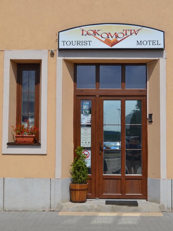Lokomotiv Motel Eger Kültér fotó