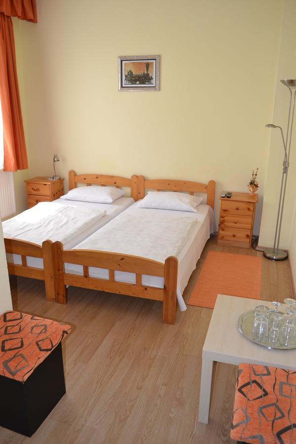 Lokomotiv Motel Eger Kültér fotó
